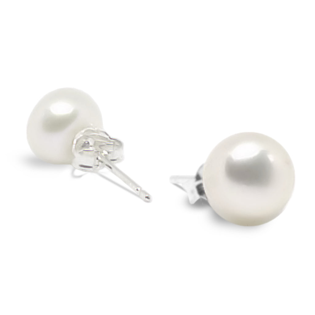 White Button Pearl Stud<BR/> Earrings
