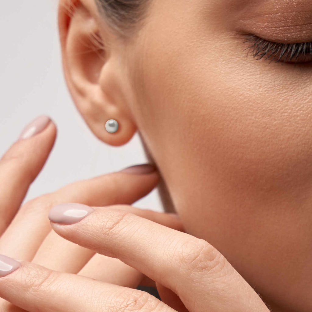 White Button Pearl Stud<BR/> Earrings