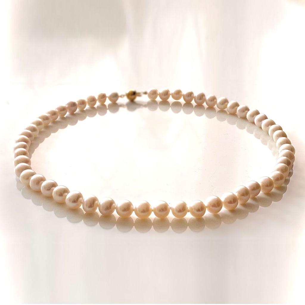 White Pearl<BR/>Yellow Gold Necklace