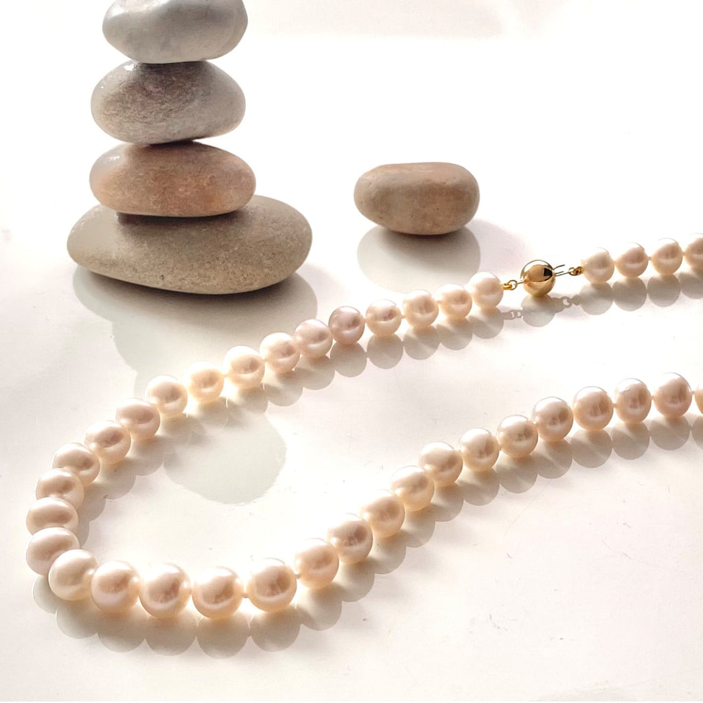 White Pearl<BR/>Yellow Gold Necklace